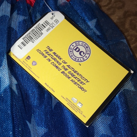 Y2K DC Comics Wonder Woman Costume with Accessories - Picture 10 of 14